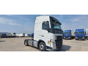 : фото в шапке страницы