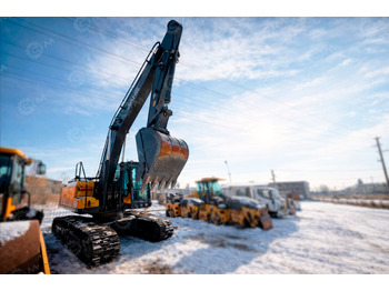 Гусеничный экскаватор