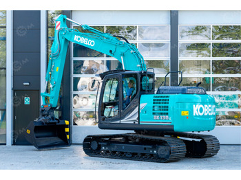 Гусеничный экскаватор Экскаватор гусеничный KOBELCO SK130-11 с отвалом и гидромолотом, гидровращатель, двухпоточная г: фото 3 Гусеничный экскаватор Экскаватор гусеничный KOBELCO SK130-11 с отвалом и гидромолотом, гидровращатель, двухпоточная г: фото 3