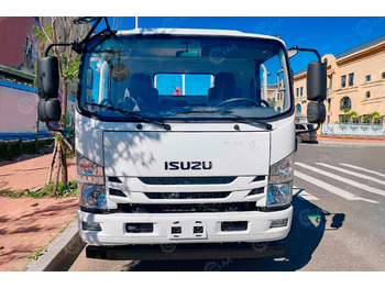 Грузовик с закрытым кузовом ISUZU