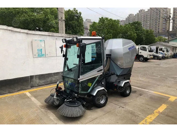 Подметально-уборочная машина