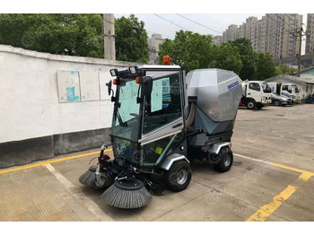 Подметально-уборочная машина