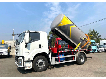 Новый Ассенизатор Isuzu Giga: фото 4