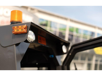 Новый Мини-погрузчик с бортовым поворотом XFANG XF850: фото 3