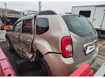 Легковой автомобиль Renault Duster 2.0 MT, 2013, битый, 247 304 км: фото 3