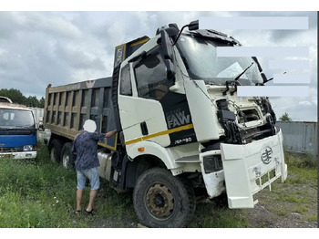 Самосвал FAW J6