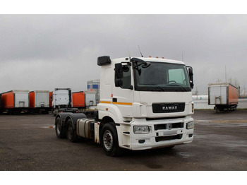 Тягач КАМАЗ 65806