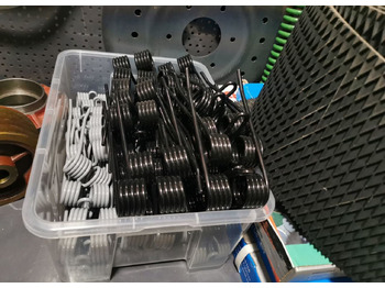 Новый Запчасти для Пресс-подборщиков рулонных Спица на пресс-подборщики Krone: фото 2