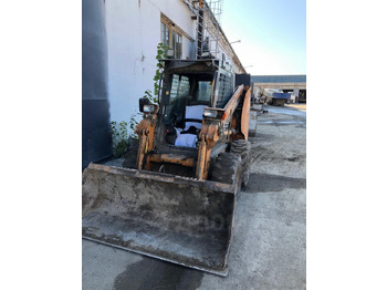 Мини-погрузчик (с бортовым поворотом) CASE