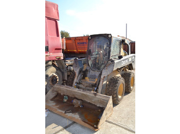 Мини-погрузчик с бортовым поворотом JOHN DEERE