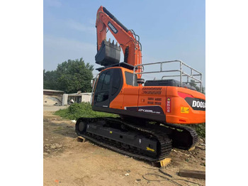 Гусеничный экскаватор DOOSAN DX225