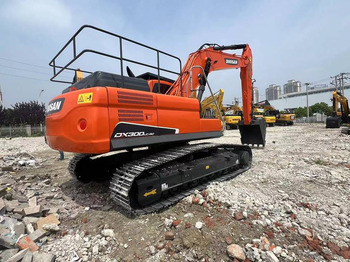 Гусеничный экскаватор DOOSAN DX300