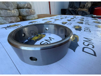 Новый Универсальная запчасть Втулка 711-66-13140 Komatsu D375A / D475A в Благовещенске: фото 3 Новый Универсальная запчасть Втулка 711-66-13140 Komatsu D375A / D475A в Благовещенске: фото 3