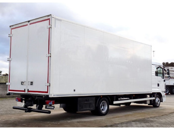 Грузовик с закрытым кузовом MAN TGL 8.220: фото 4