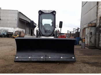 Новый Отвал для Мини-погрузчиков с бортовым поворотом Отвал поворотный на мини-погрузчик: фото 2 Новый Отвал для Мини-погрузчиков с бортовым поворотом Отвал поворотный на мини-погрузчик: фото 2