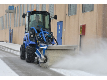 Фронтальный мини погрузчик