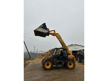 Телескопический погрузчик JCB
