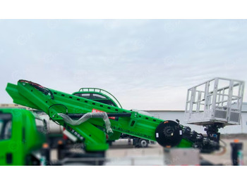 Грузовик с подъемником