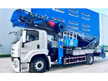 Грузовик с подъемником