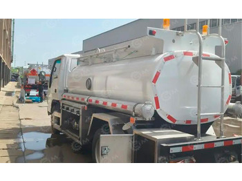 Грузовик-цистерна ISUZU