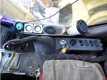 Гусеничный экскаватор KOMATSU PC200: фото 4