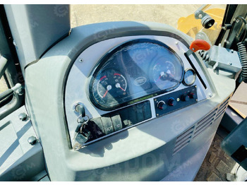 Новый Экскаватор-погрузчик Yugong 45-25: фото 5 Новый Экскаватор-погрузчик Yugong 45-25: фото 5