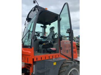 Телескопический фронтальный погрузчик Фронтальный погрузчик MOLOT TL250: фото 5 Телескопический фронтальный погрузчик Фронтальный погрузчик MOLOT TL250: фото 5