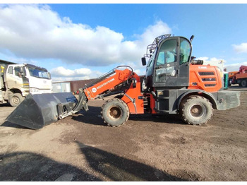 Телескопический фронтальный погрузчик