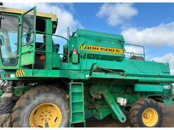 Зерноуборочный комбайн