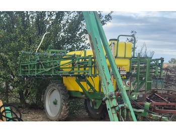 Прицепной опрыскиватель