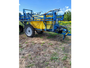 Прицепной опрыскиватель