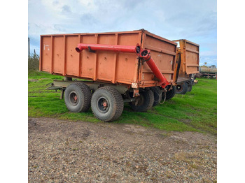Сельскохозяйственный прицеп-самосвал