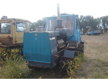 Гусеничный трактор