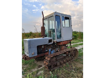 Гусеничный трактор