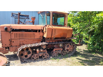 Гусеничный трактор