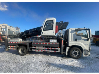 Новый Грузовик с подъемником Isuzu Elf: фото 2 Новый Грузовик с подъемником Isuzu Elf: фото 2