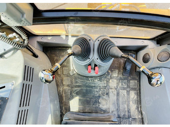 Новый Экскаватор-погрузчик Yugong 45-25: фото 4 Новый Экскаватор-погрузчик Yugong 45-25: фото 4