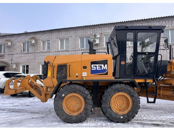 Новый Грейдер SEM 922F AWD: фото 4 Новый Грейдер SEM 922F AWD: фото 4
