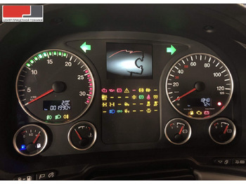 : фото в шапке страницы