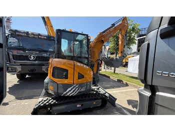 Мини-экскаватор