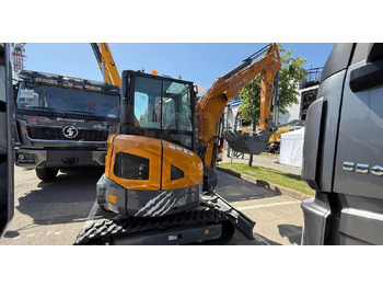 Мини-экскаватор