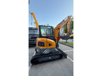 Мини-экскаватор