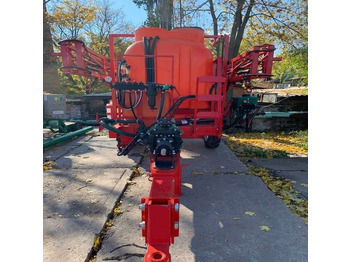 Прицепной опрыскиватель