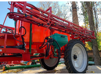 Прицепной опрыскиватель