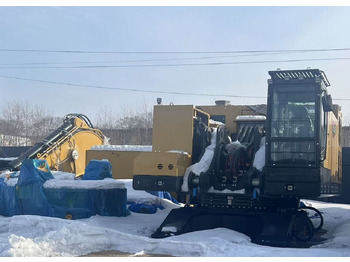 Гусеничный экскаватор