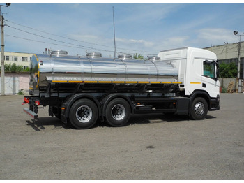 Грузовик с цистерной КАМАЗ