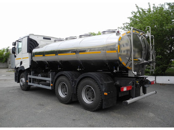 Грузовик с цистерной КАМАЗ