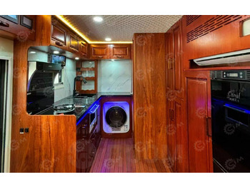 Новый Полуинтегрированный автодом Isuzu Elf: фото 5