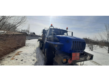 Грузовик с цистерной УРАЛ