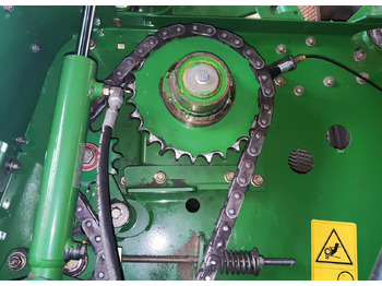 Пресс-подборщик рулонный John Deere 854: фото 4